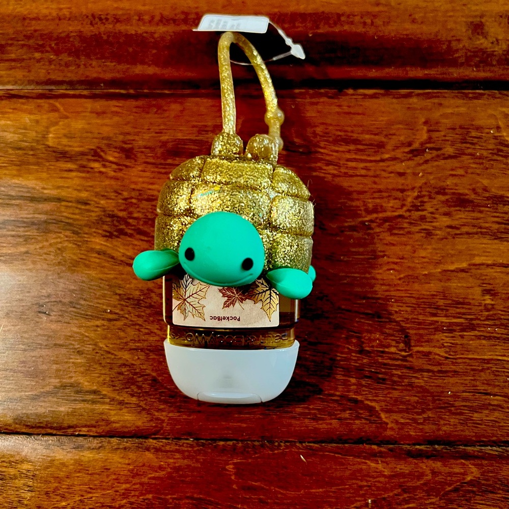 Bath and body works turtle Hand sanitizer holder